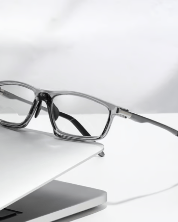 SPORTLICHE BIFOKALE LESEBRILLE MIT FARBWECHSEL