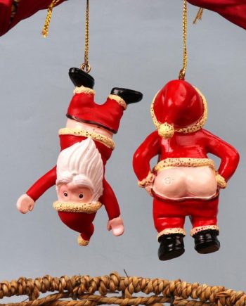 Verspielte Weihnachtsmann-Ornamente in Form eines Hinterns